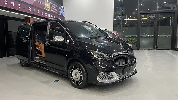 The front face of the new Mercedes-Benz VS680L flat-top commercial vehicle 1 The front face of the new Mercedes-Benz VS680L flat-top commercial vehicle 1