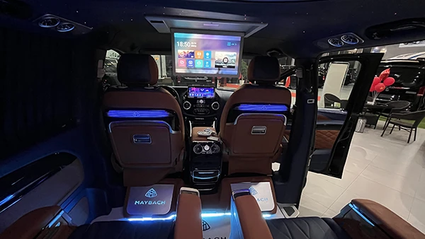 The new Mercedes-Benz VS680L flat-top commercial vehicle interior atmosphere light The new Mercedes-Benz VS680L flat-top commercial vehicle interior atmosphere light