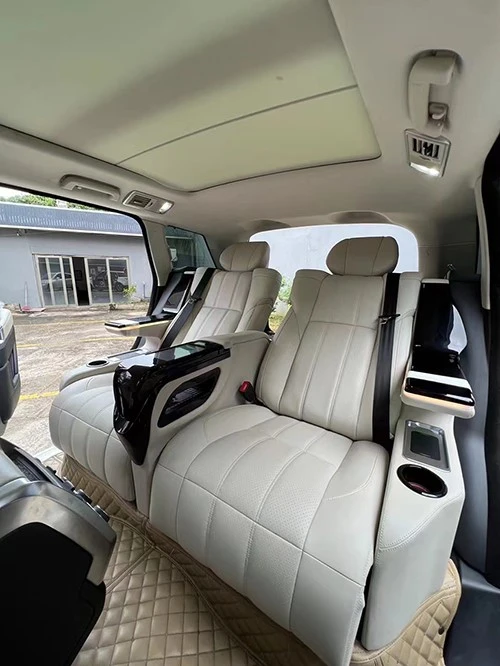 product-500-666 Land Rover ULTIMATE BACK SEAT LUXURY