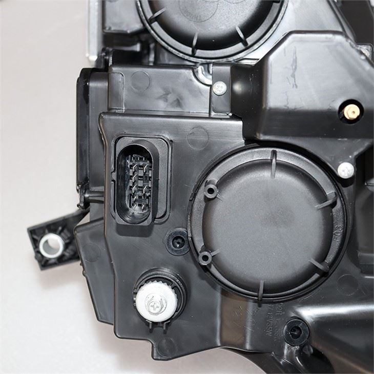 Rear detail for Mercedes-Benz Vito and V-Class headlights