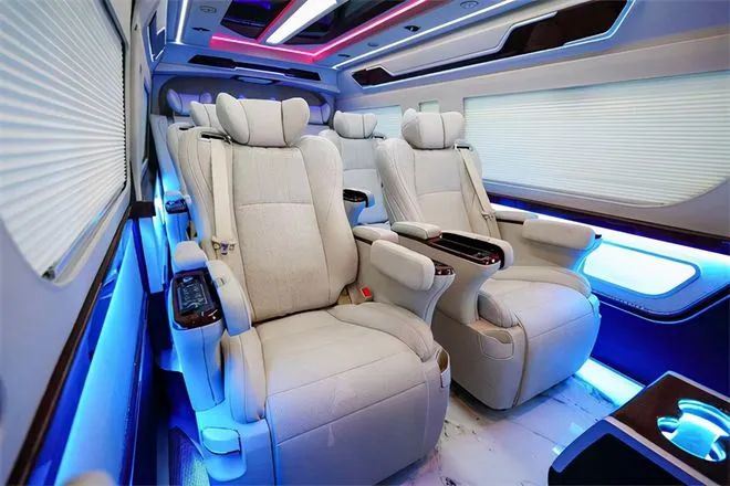 Disa 'Seat Toyota Hiace Titjib Intern Inklużi Sedili, Dwal tal-Koppla, Mejda ...