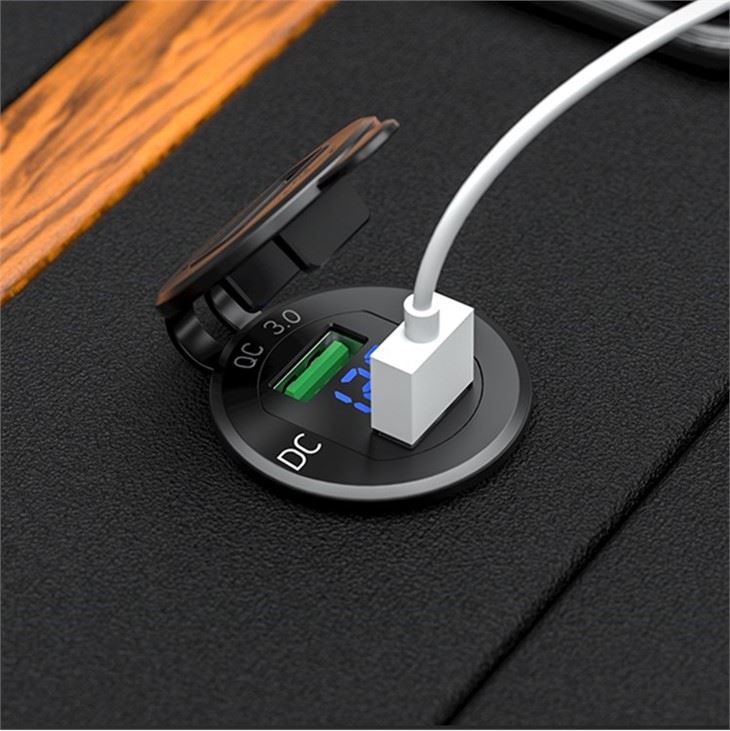 USB Car Portable Għall-Ivvjaġġar