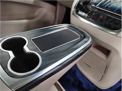 armrest universali għall-mistrieħ tal-idejn tal-karozzi