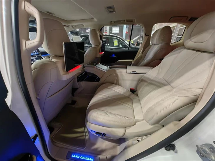 Lussu Vann Custom Seats