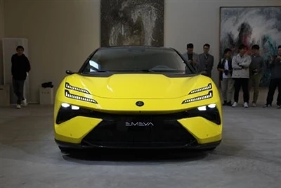 Esperjenza Statika Ta' Miljuni Ta' Supercars elettriċi Puri Lotus Emeya