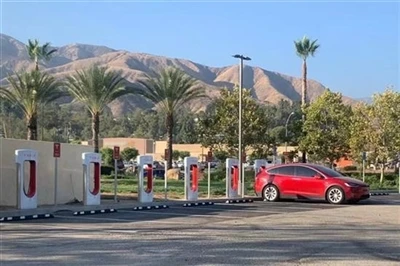 Tesla Toħroġ Bi Tricks Ġodda Biex Tiċċarġja Soprataxxa Waqt Sigħat Busy.